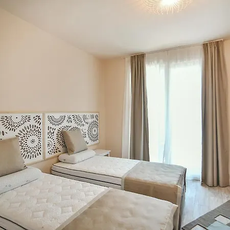 Chaika 203 Apartamento *