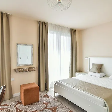 Chaika 203 Apartamento